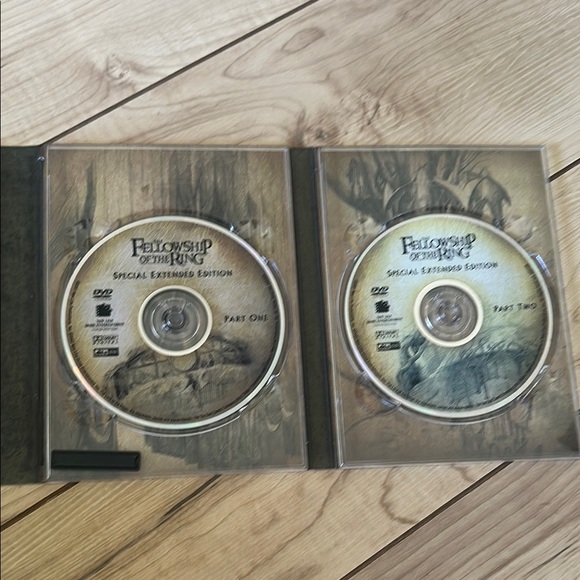 Lord of the Rings and The Hobbit DVD Collection - Picture 2 of 9